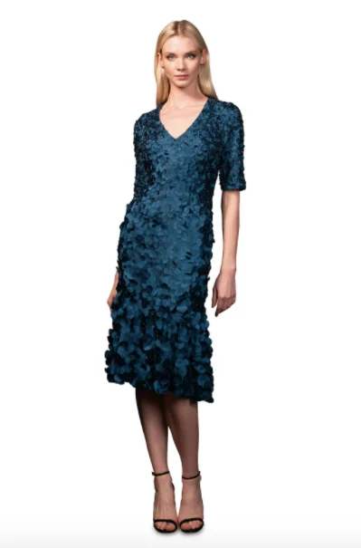 Theia V-Neck Petal Dress. Robe de pétale brodée Spring unclassified dresses